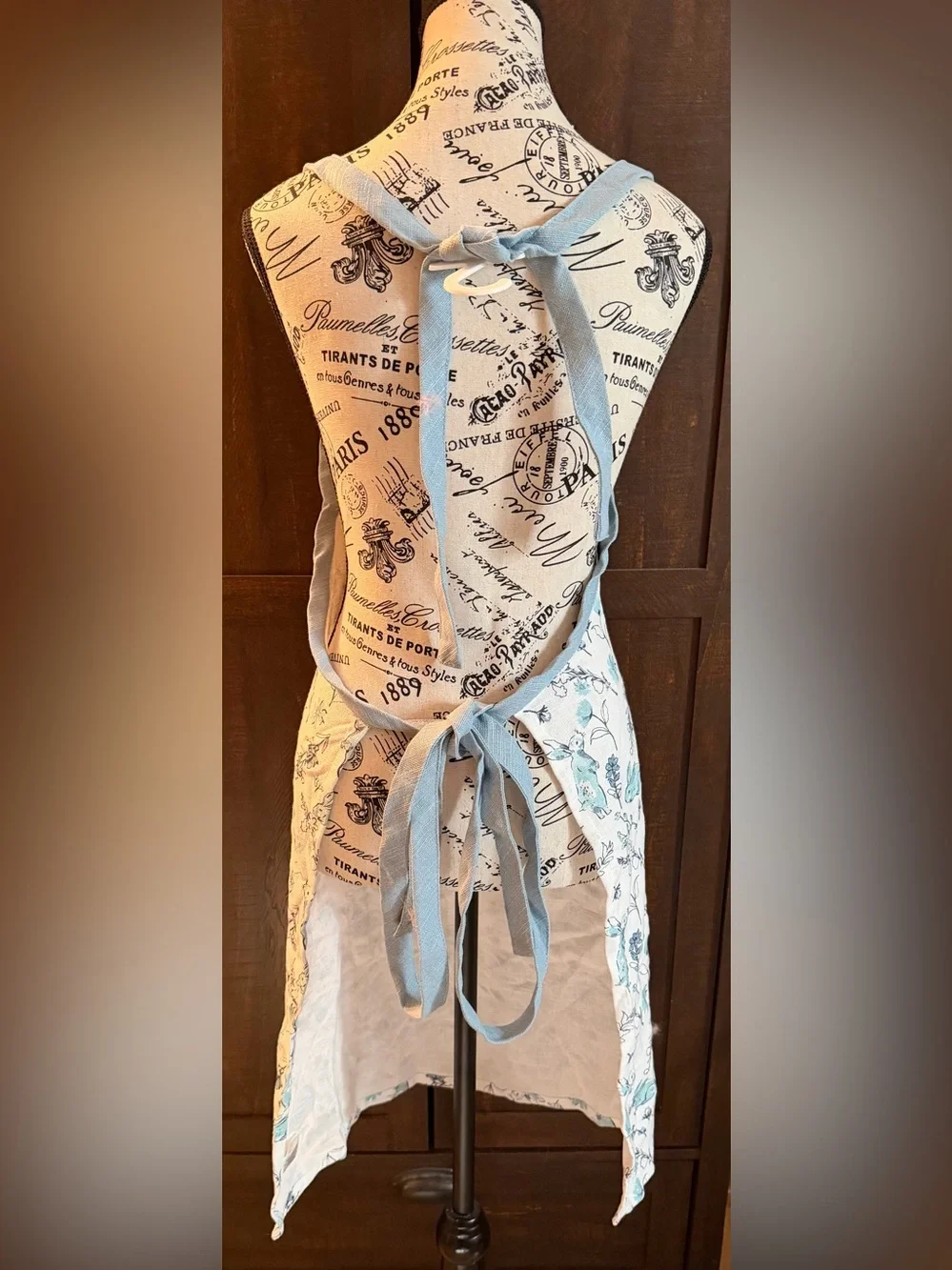 Envogue Bunny Tales Light Blue Floral Bunny Print Apron NWT